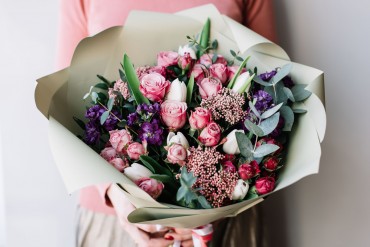 Chic Bouquets That Will Make You Rethink Classic Roses